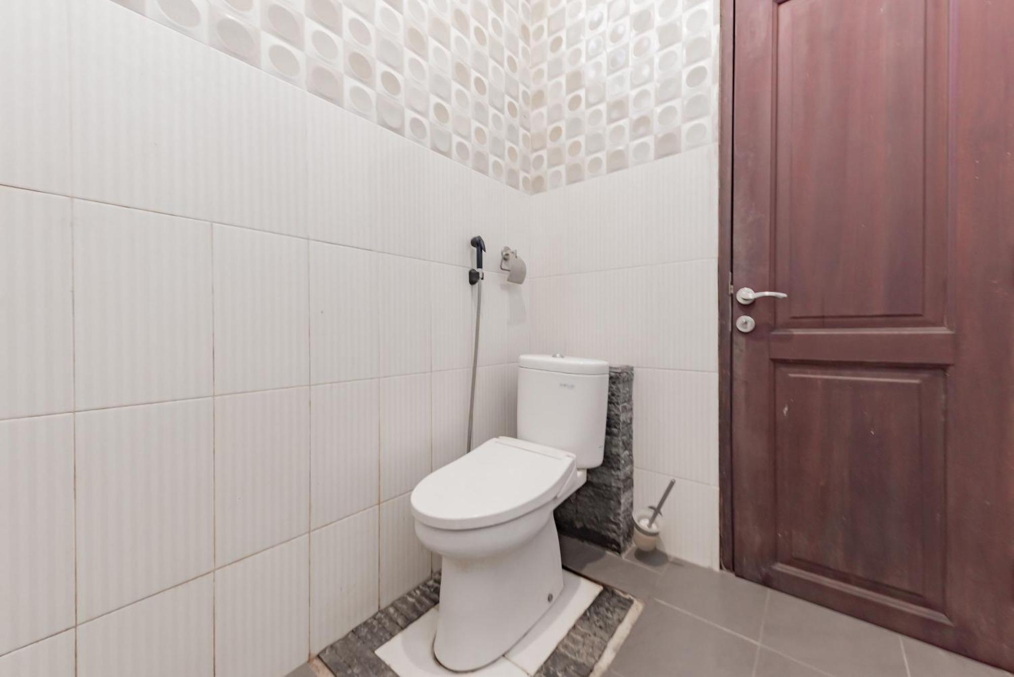 Reddoorz Near Gor Sempaja Samarinda Hotell Rum bild